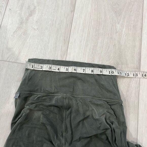 Lululemon Leggings Womens 4
Black Into Something Good Tight
28" Ruched Pull On - Picture 5 of 7